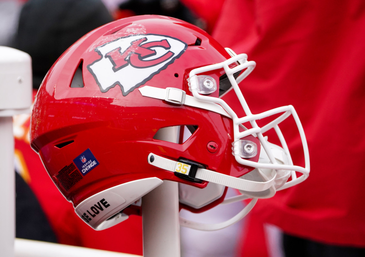 Kansas City Chiefs Offseason Outlook: Cap Space, Free Agents, and Key Decisions for 2025