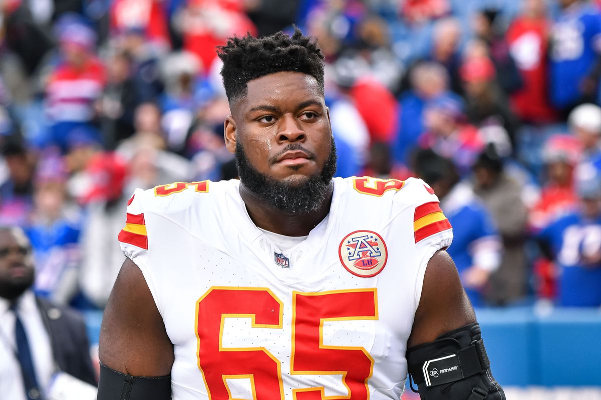 Time running out for Chiefs, Trey Smith extension